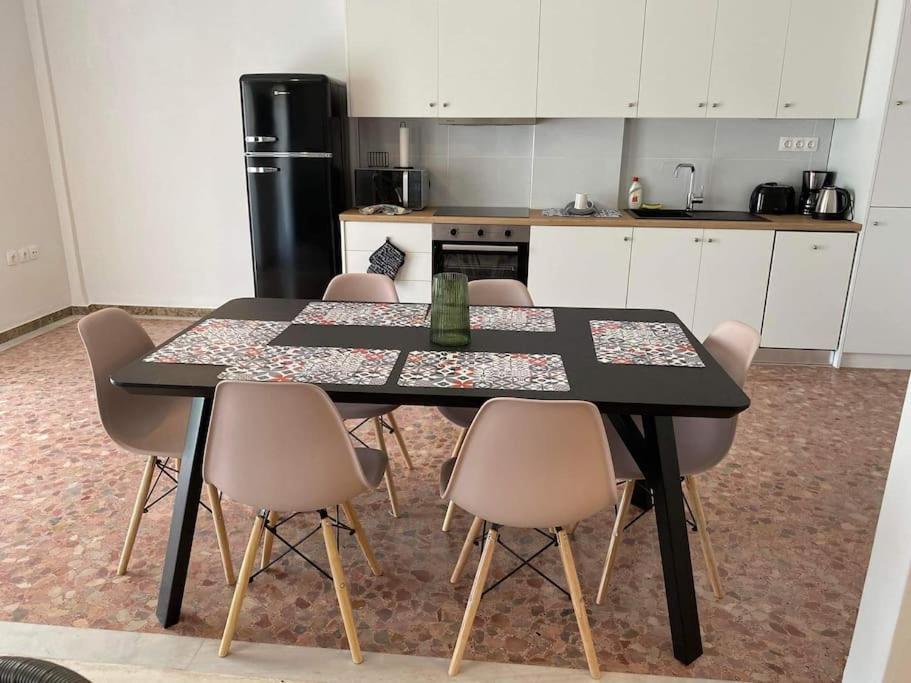 Apartamento New! Flower Patio House 2 Bdr - Bbq - Wash Machine Lávrion
