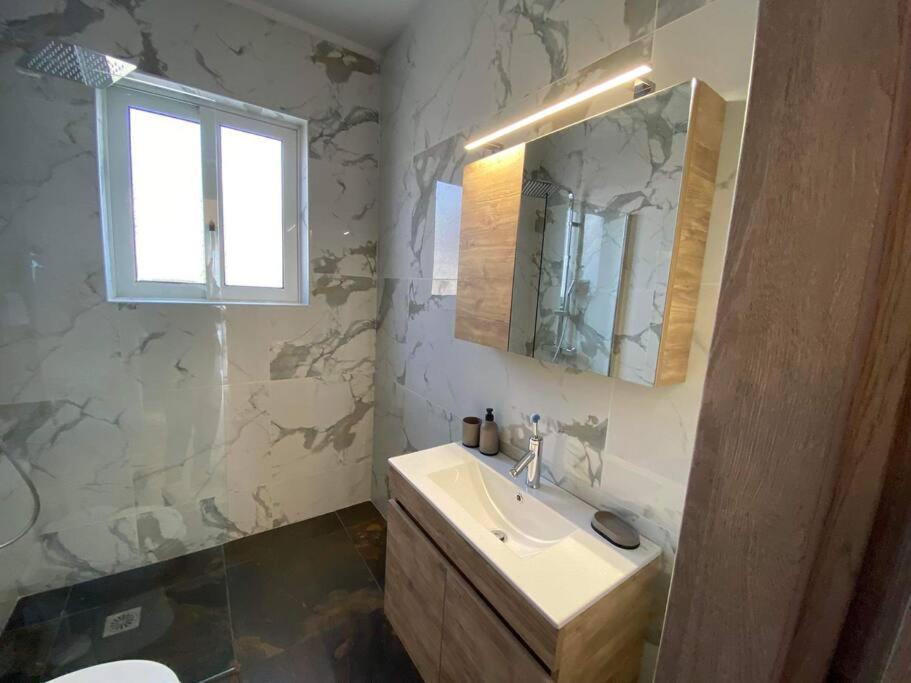 Apartment New! Flower Patio House 2 Bdr - Bbq - Wash Machine Lavrion